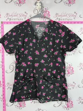 Health pro scrub top tshirt  V-Neck Tunic Top in Black with Pink Rose Print